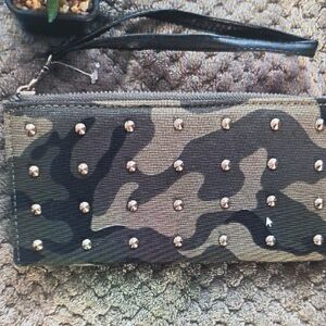 Charlotte Russe Textured Wristlet in Olive and Gold